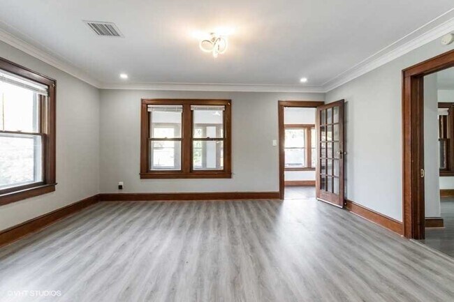 Building Photo - 56 N Chestnut St