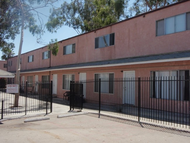 Building Photo - 437 Grand Ave