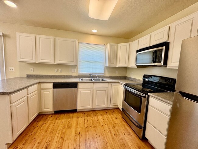 Building Photo - 3 Br. 2 1/2 Ba. Town House Near Mileground/Airport Rd - Available 8/05/2026