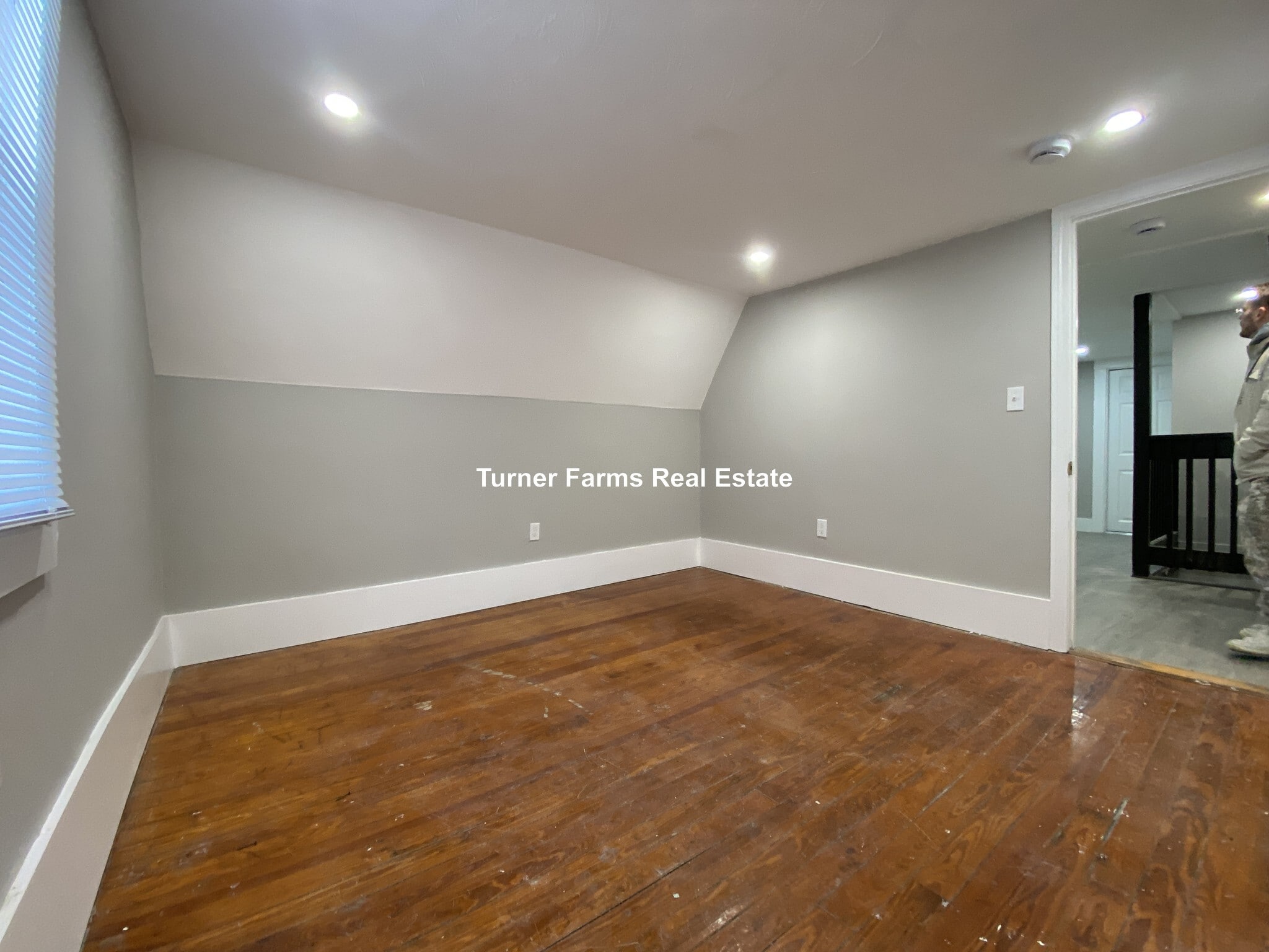 Building Photo - 35 Humphreys St