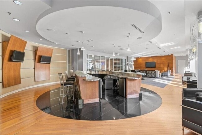 Building Photo - Charming 2BR Condo in Atlanta
