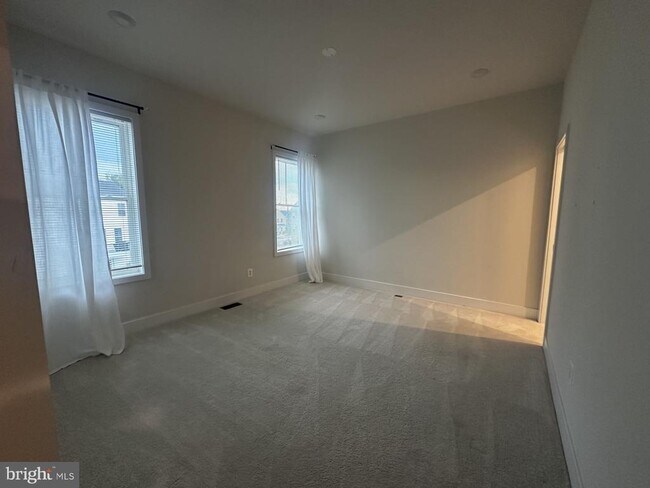 Building Photo - 112 Galaxy Pl