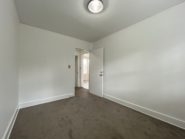 Building Photo - Expansive 4BR 2,900+ Sq Ft Home with Theater-Style Living Room & Bonus Hobby Workshop