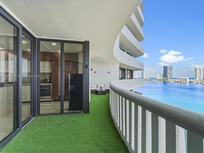 Building Photo - 3000 Island Blvd