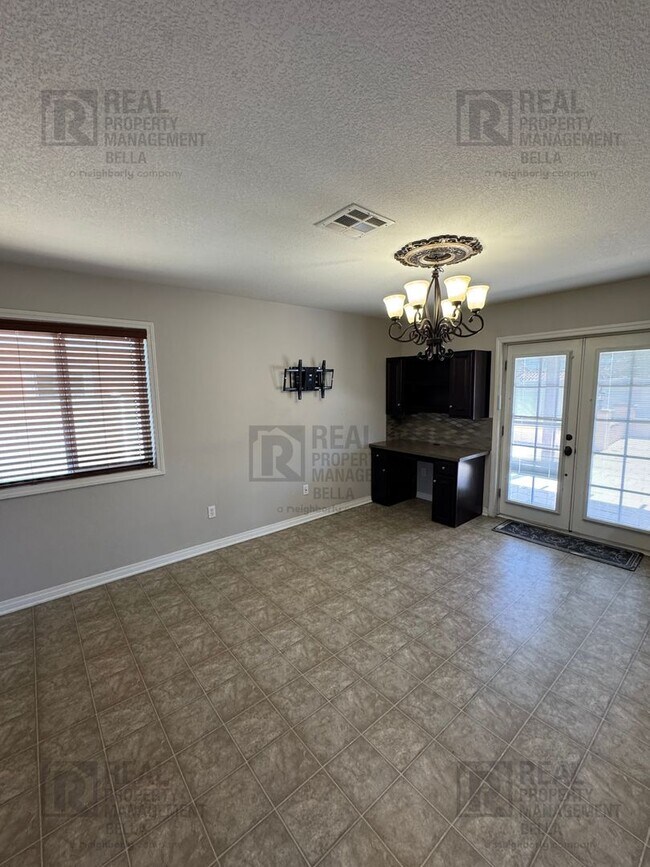 Building Photo - Spacious 4-Bedroom Menifee Home with Downs...