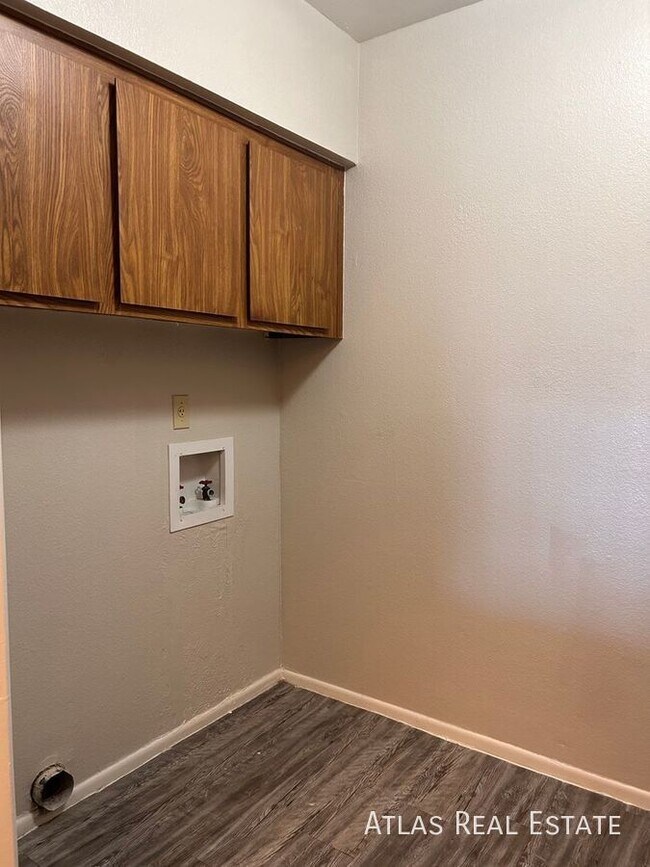 Building Photo - 3060 E Cicero St