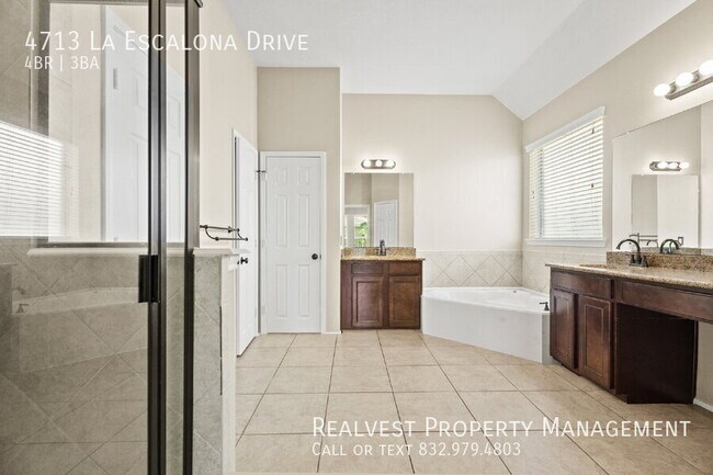 Building Photo - 4713 La Escalona Dr