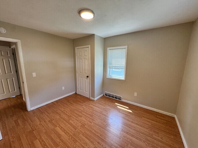 Building Photo - 3 Bedroom house in Davenport