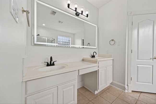 Building Photo - 26210 Cloverland Park Ln