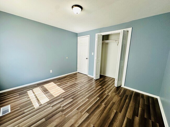 Building Photo - Updated 5BR/2BR house near Outer Loop now available!