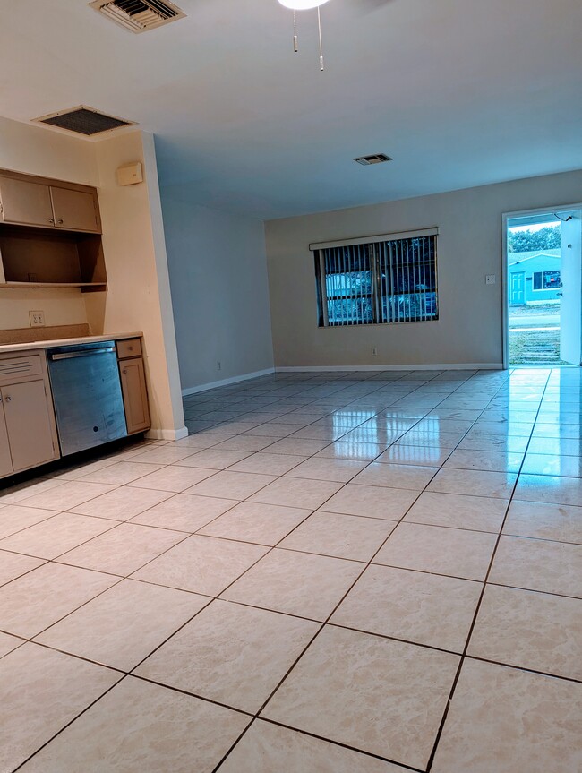 Kitchen living room open concept - 2507 Scott St