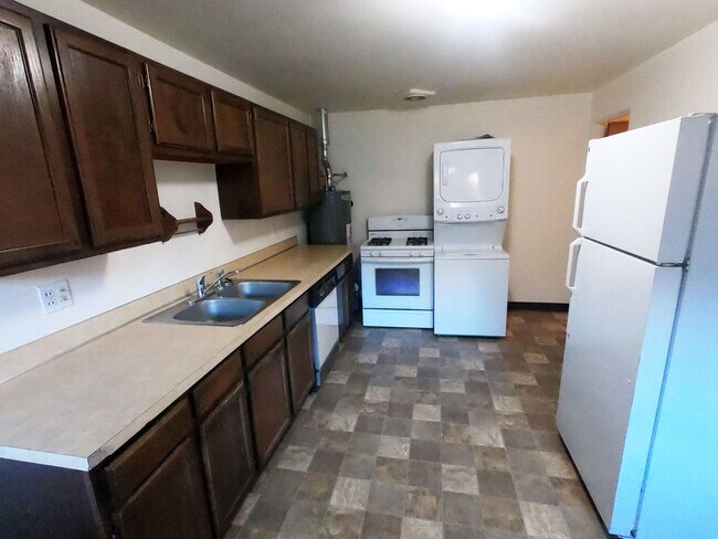 Building Photo - 2345-2347 Goss