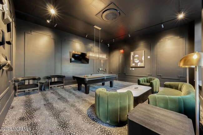 Building Photo - 139 Christopher Columbus Dr