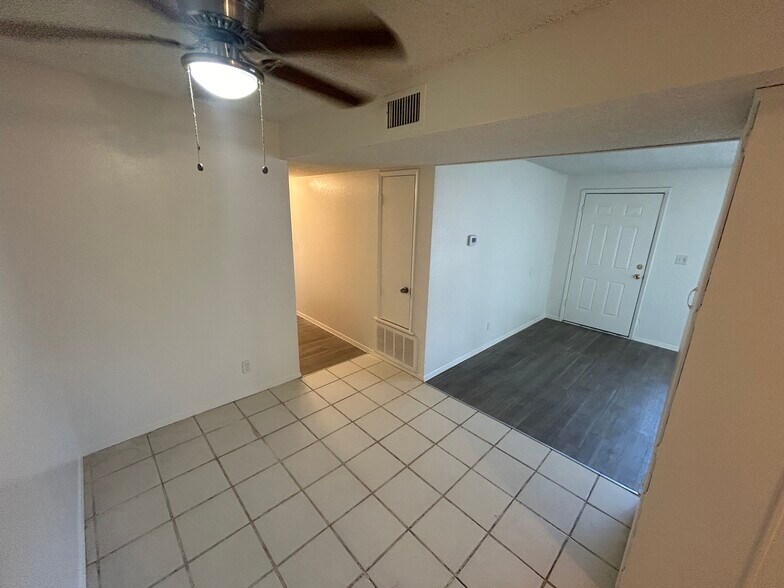Building Photo - 2408 W Campbell Ave