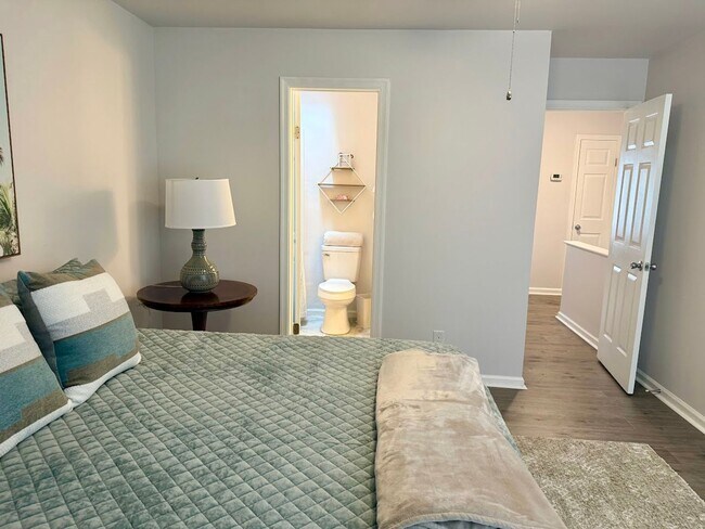 Building Photo - Fully furnished, private 2-story VB Condo!