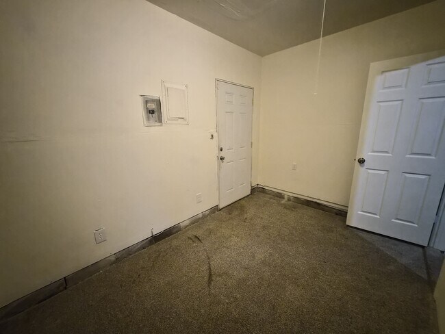 Building Photo - 3526 Luewan Ct