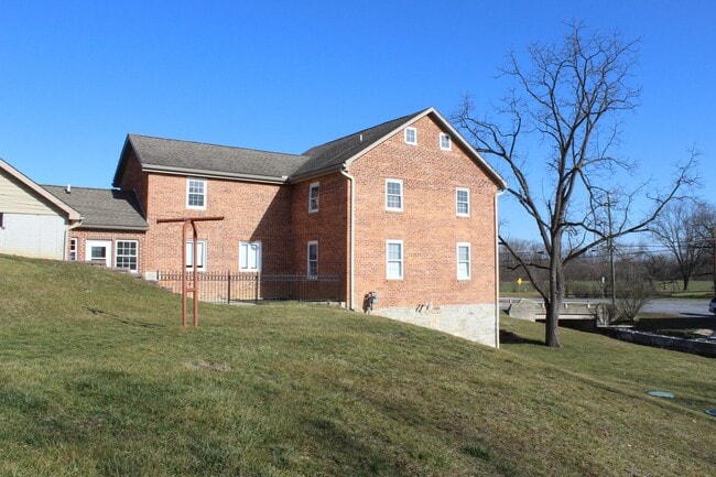 Building Photo - 10228 Clay Lick Rd