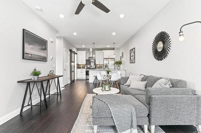 Building Photo - 1513 Oak St