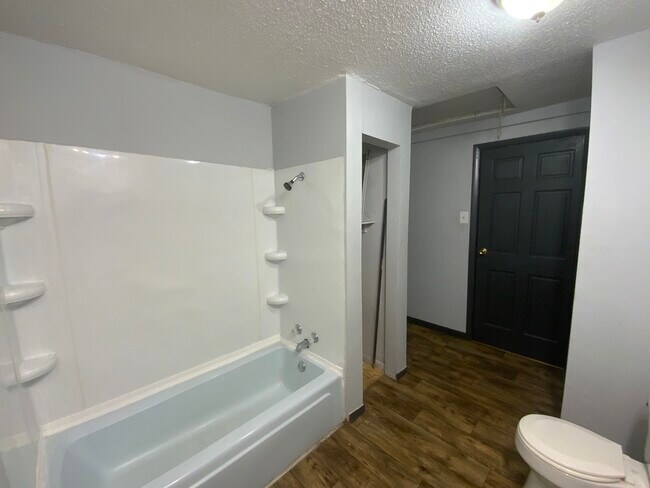 Building Photo - 707 Lawndale Ave