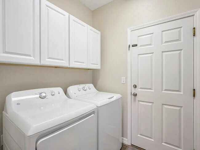 Building Photo - 2228 Red Maple Cir