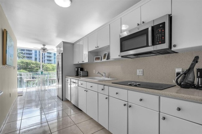 Building Photo - 600 Grapetree Dr