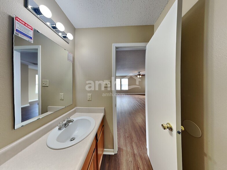 Building Photo - 10856 Grace Dr