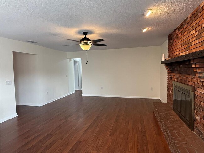 Building Photo - 6202 Brandon Cir