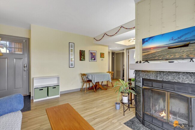 Building Photo - South Anchorage 2 bed/2 bath Condo with Garage and In Unit Laundry