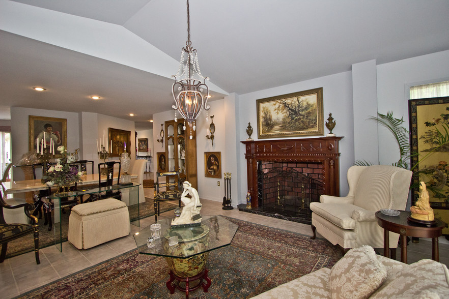 Living Room - 500 Edwards Blvd