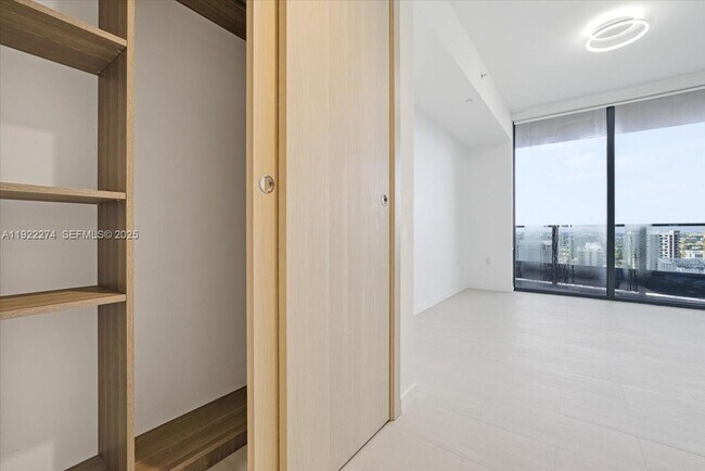 Building Photo - 1000 Brickell Plaza