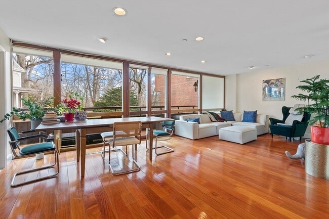 Building Photo - 241 Perkins St