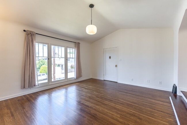 Building Photo - 650 Maltman Ave