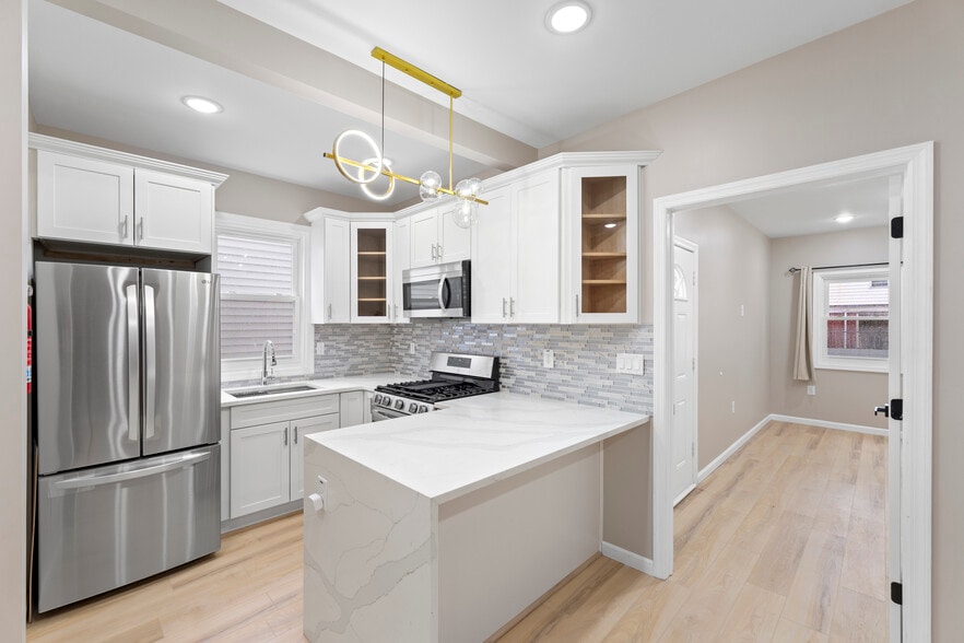 Building Photo - 40 Lewis Ave