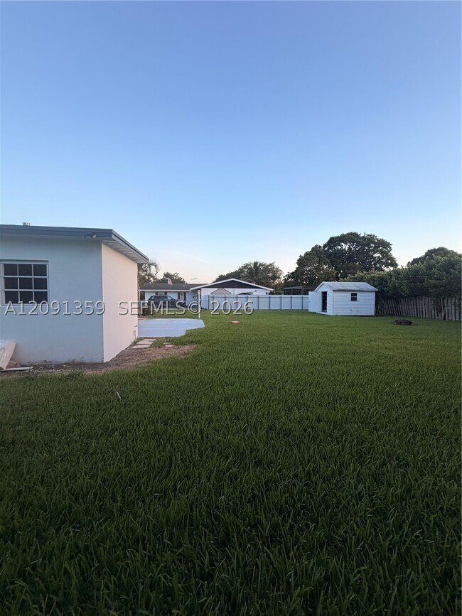 Building Photo - 18608 SW 93rd Pl
