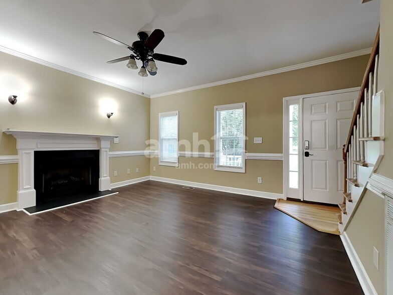 Building Photo - 7904 Willow Croft Dr