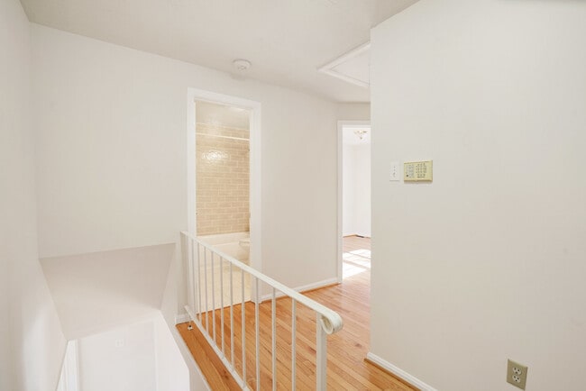 Building Photo - 4339 Cedarlake Ct