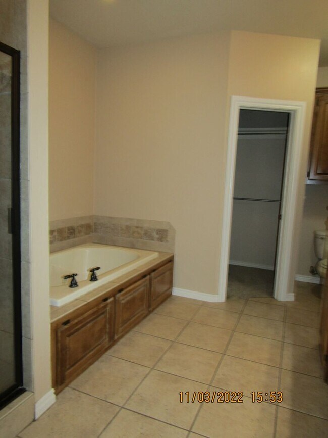 Building Photo - PETS NEGOTIABLE  !!!