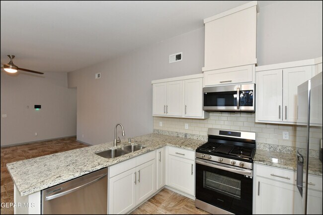 Building Photo - 13744 Flora Vista Ave