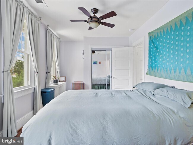 Building Photo - 1813 Bay St SE