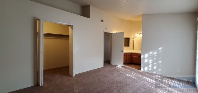 Building Photo - Gated Community 3 Bedroom 2 Bath in Preisker Gardens!