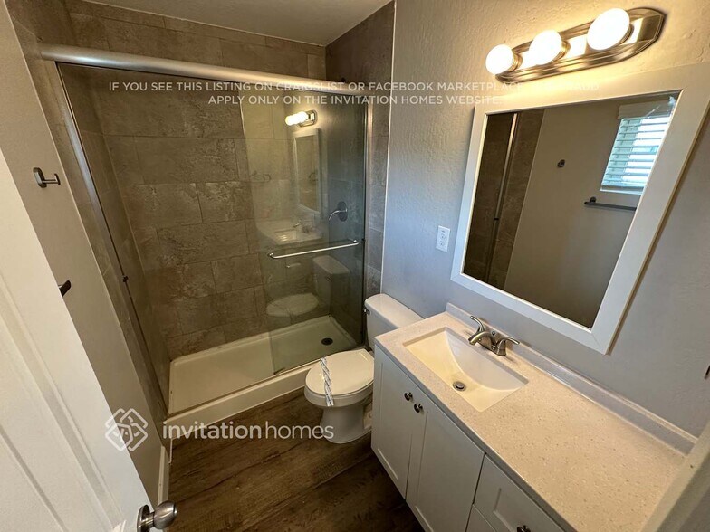 Building Photo - 934 E Loma Vista Dr