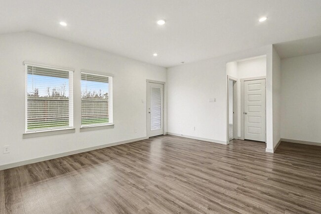 Building Photo - 9926 Palm Royal Dr