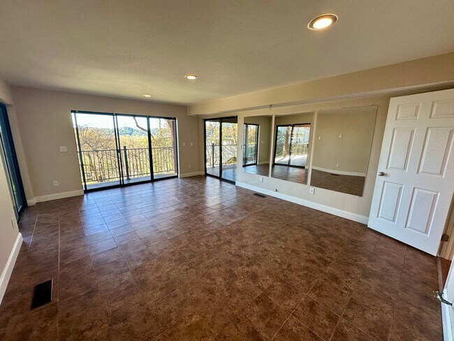 Building Photo - Beautiful 4-Bedroom Home with Stunning Vie...