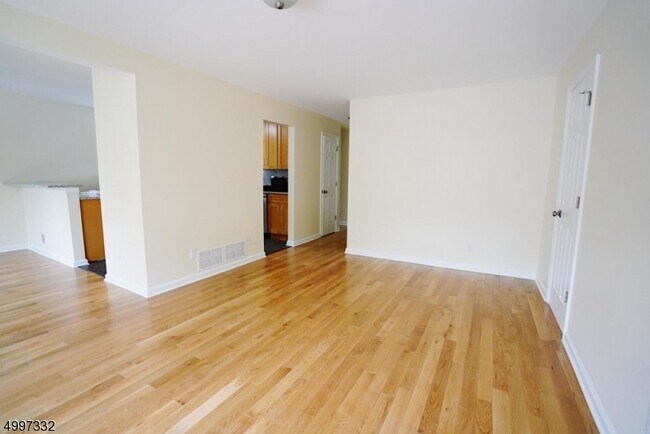 Building Photo - 7 Brown St