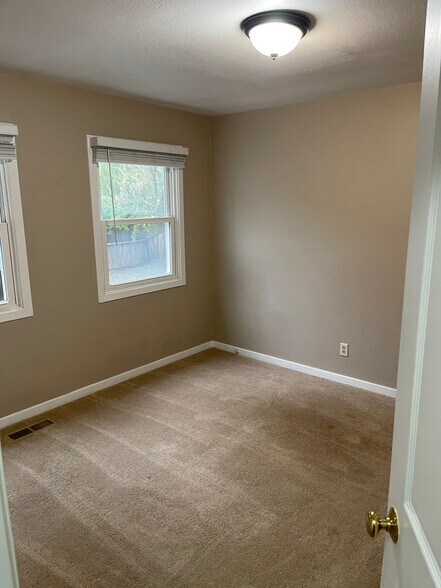 mid br - 21744 Almaden Rd