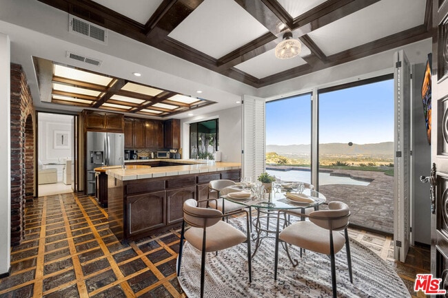 Building Photo - 3722 Alonzo Ave