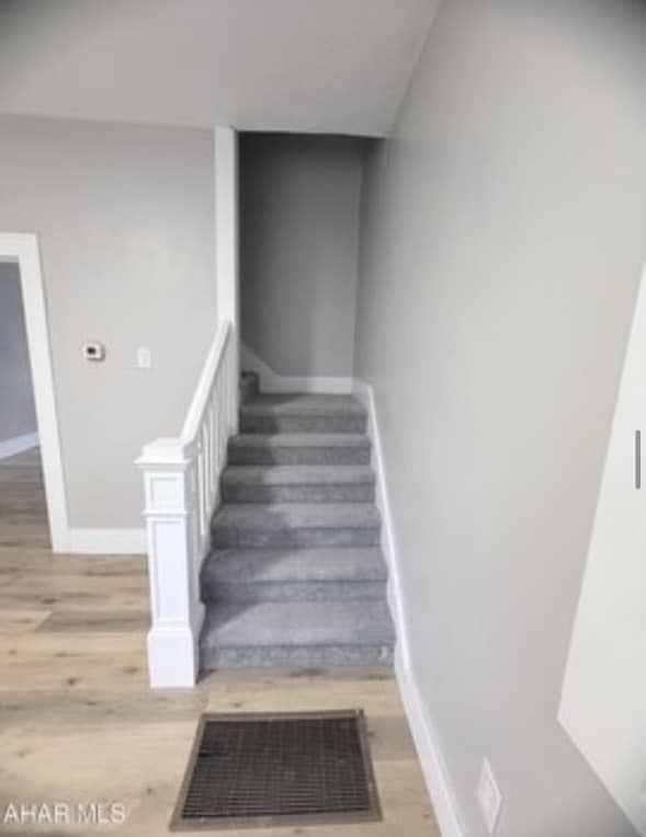 Building Photo - 5360 E Pleasant Valley Blvd