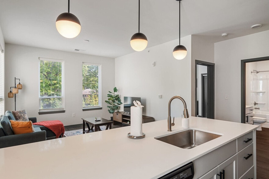 Building Photo - 6160 N Rural St