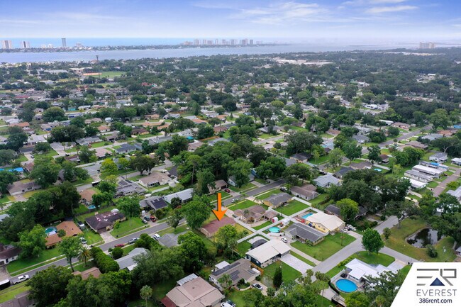 Building Photo - 1706 Western Rd