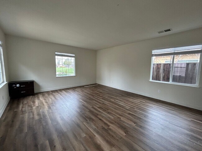 Building Photo - 1454 Azalea Dr